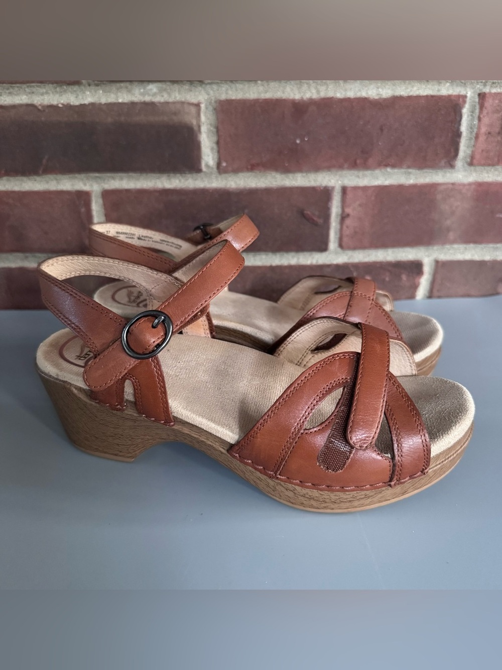 Dansko Balance Sandals Womens 37 US 6.5-7 Brown Leather Strappy Comfort Heel. In